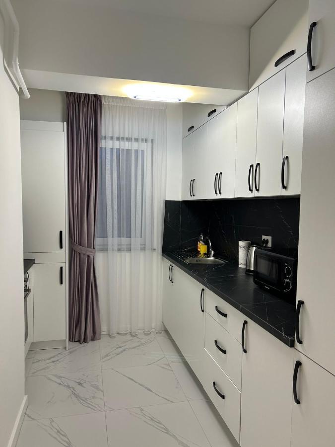 Luxury Apartments And Studios Boulevard G Enescu Suceava Exterior foto