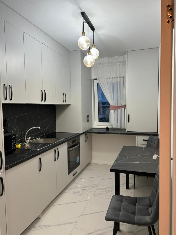 Luxury Apartments And Studios Boulevard G Enescu Suceava Exterior foto