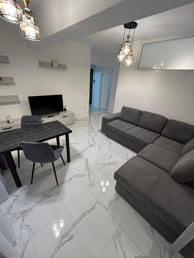 Luxury Apartments And Studios Boulevard G Enescu Suceava Exterior foto
